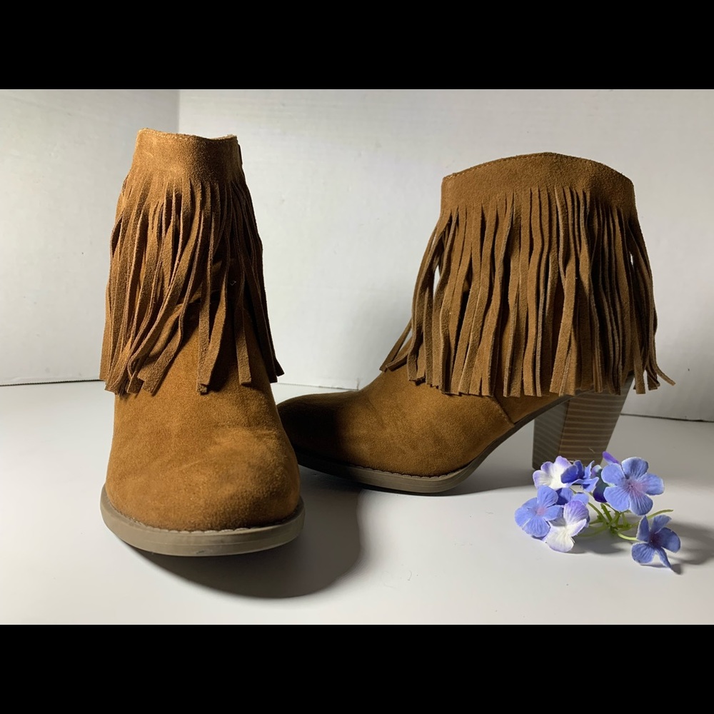 8.5 women’s mossimo fringe ankle boots